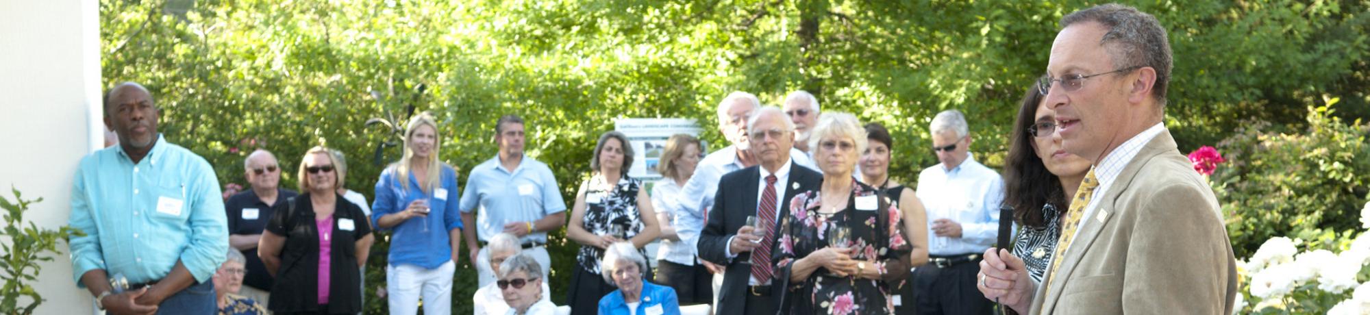 Image of Provost Hexter addressing UC Davis Arboretum and Public Garden donors and members.